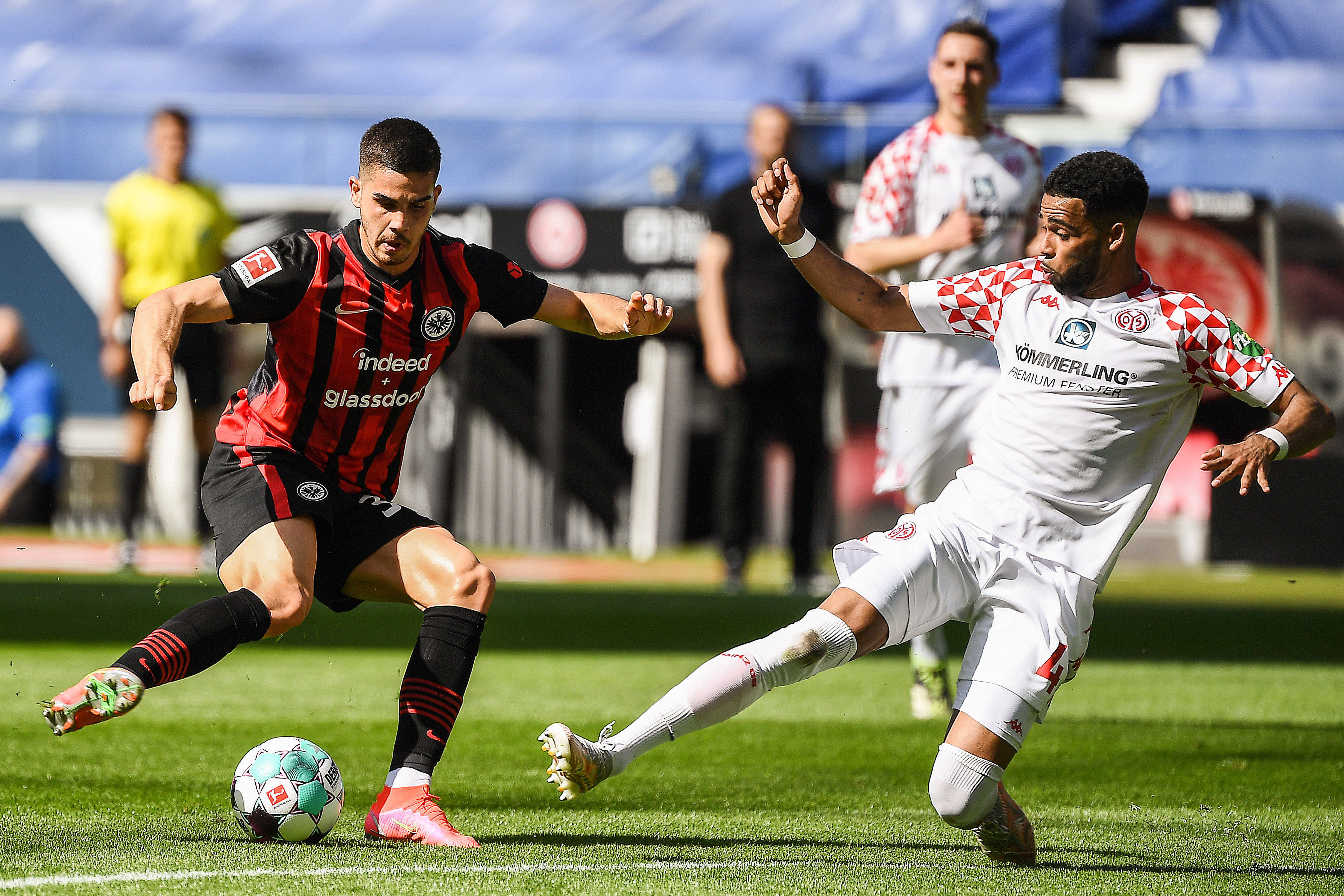 莱比锡红牛鏖战多特蒙德，萨拉赫绝境逆转的简单介绍