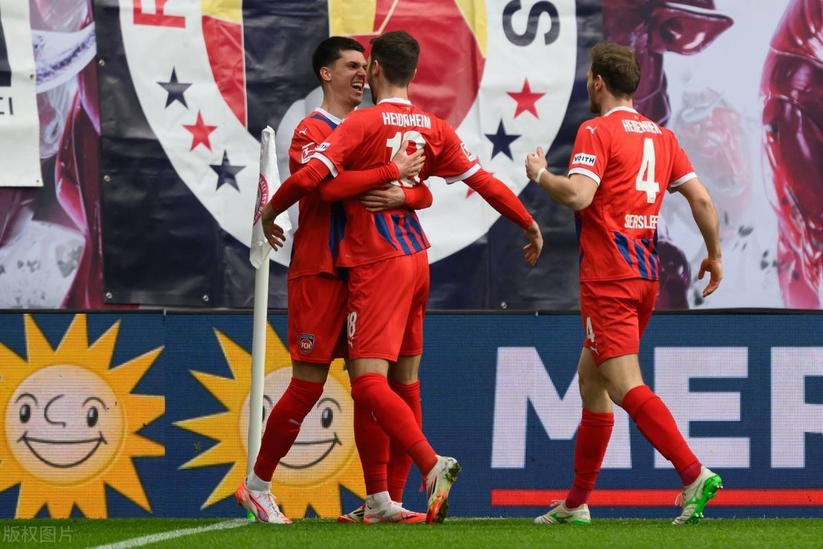 莱比锡红牛鏖战多特蒙德，萨拉赫绝境逆转的简单介绍