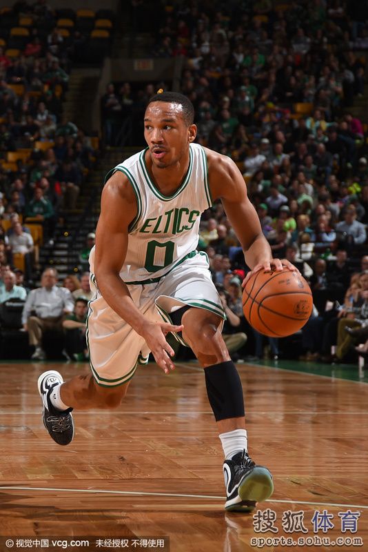 关于凯尔特人B队轻取美国男篮，布拉德利惊艳世界的信息