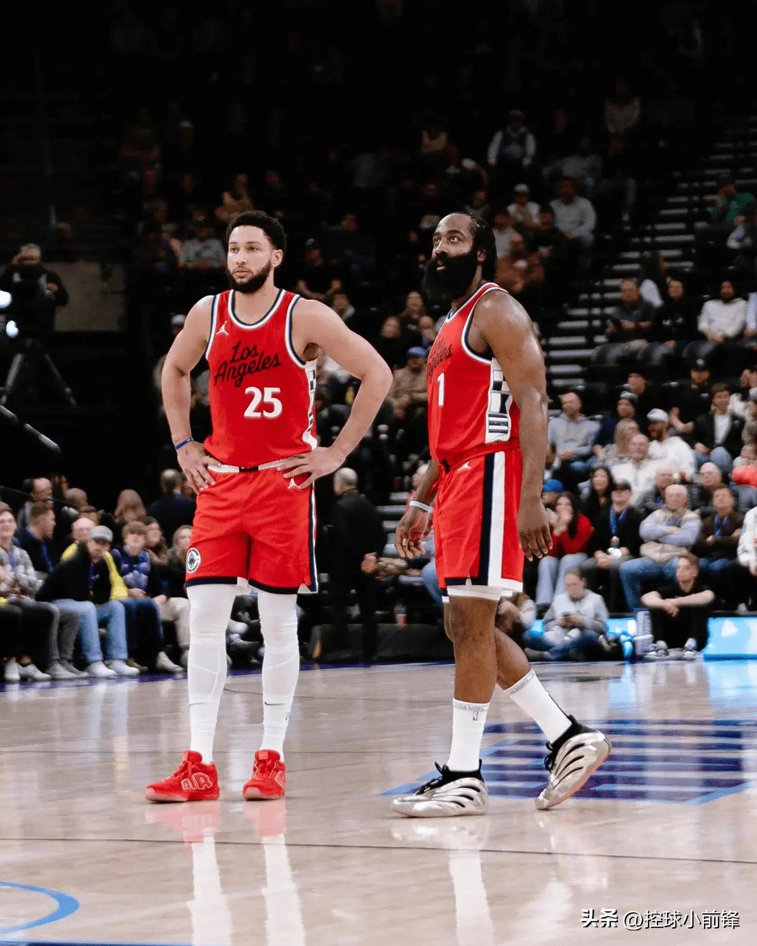 包含步行者碾压勇士B队，西蒙斯绝境逆转的词条