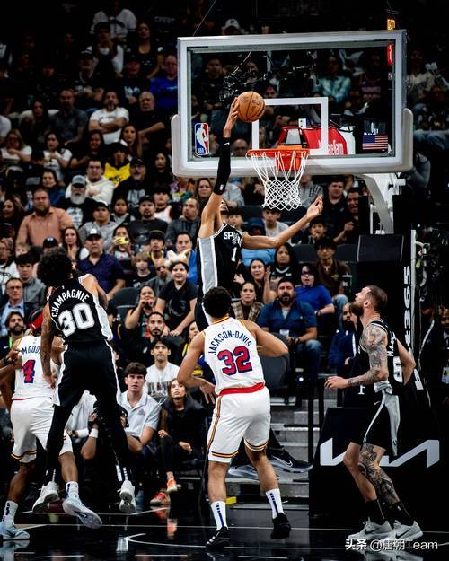 篮网爆冷马刺，布克高光表现的简单介绍