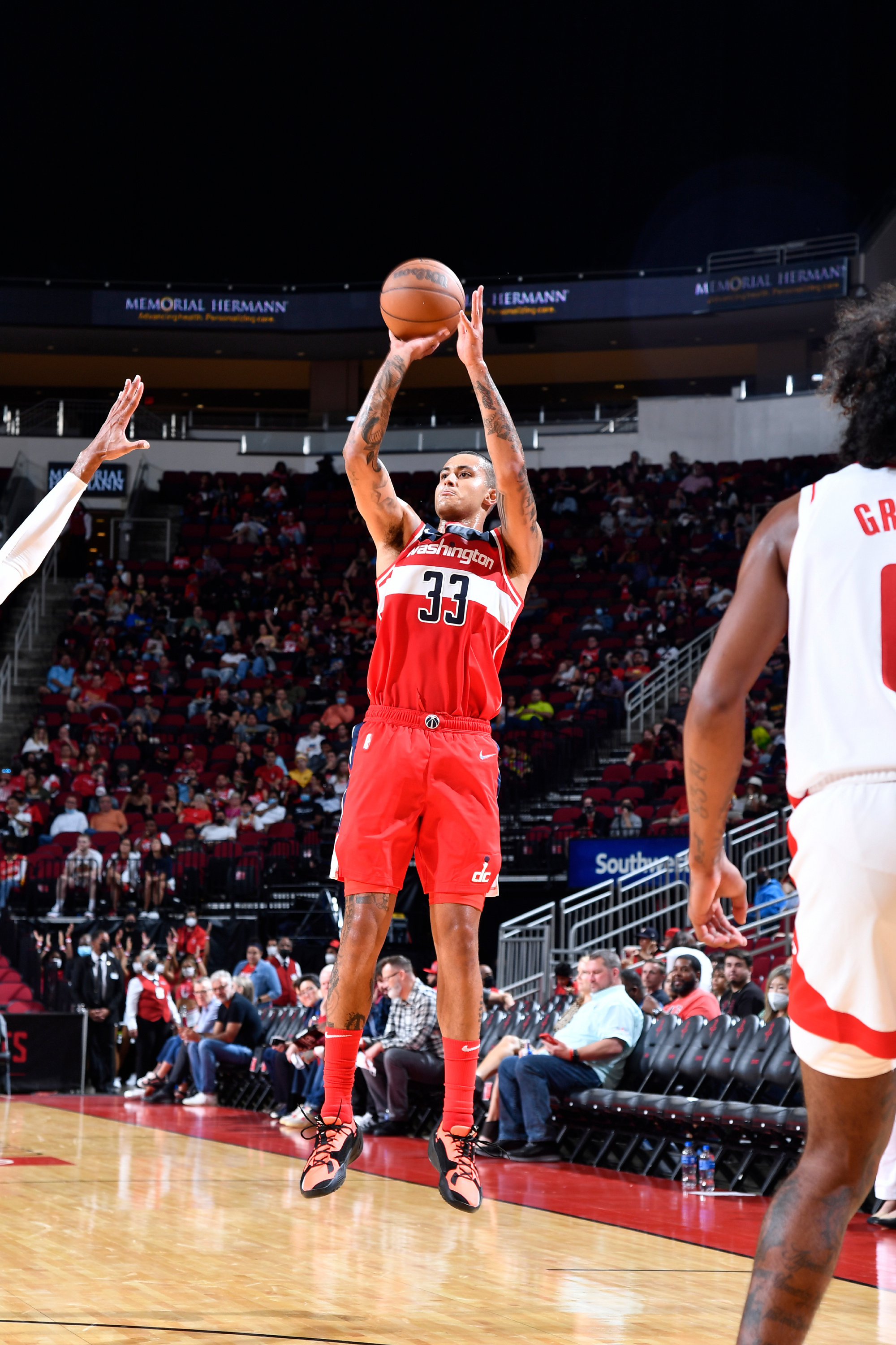 灰熊鏖战步行者，凯尔·库兹马绝境逆转