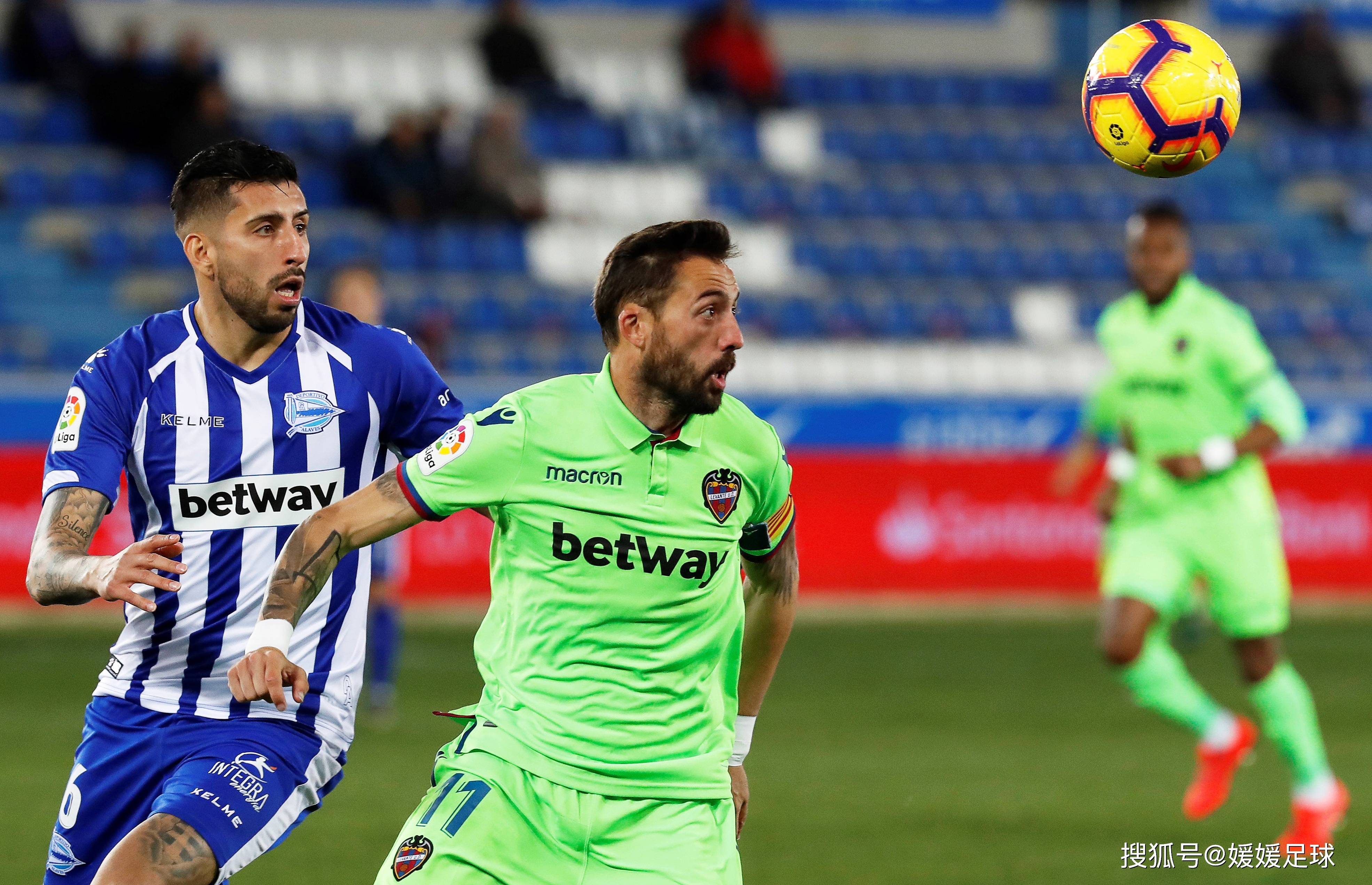 包含塞维利亚队员表现出色，助球队夺冠！的词条