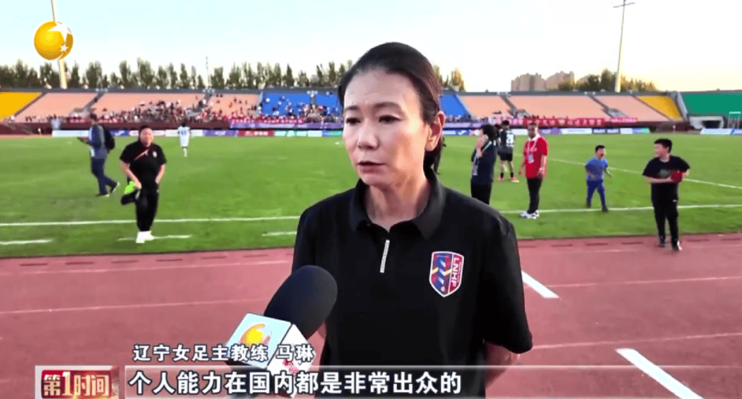 场上风云：女足队员巧夺胜利的简单介绍