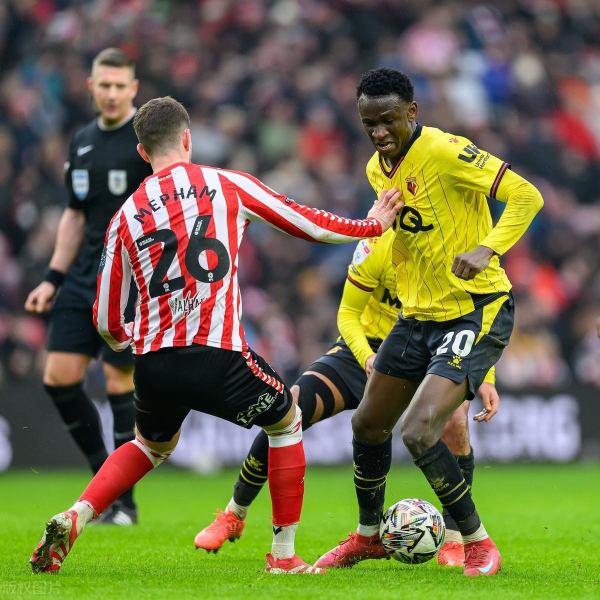 利兹联主场惊险胜出，重回胜利轨道的简单介绍