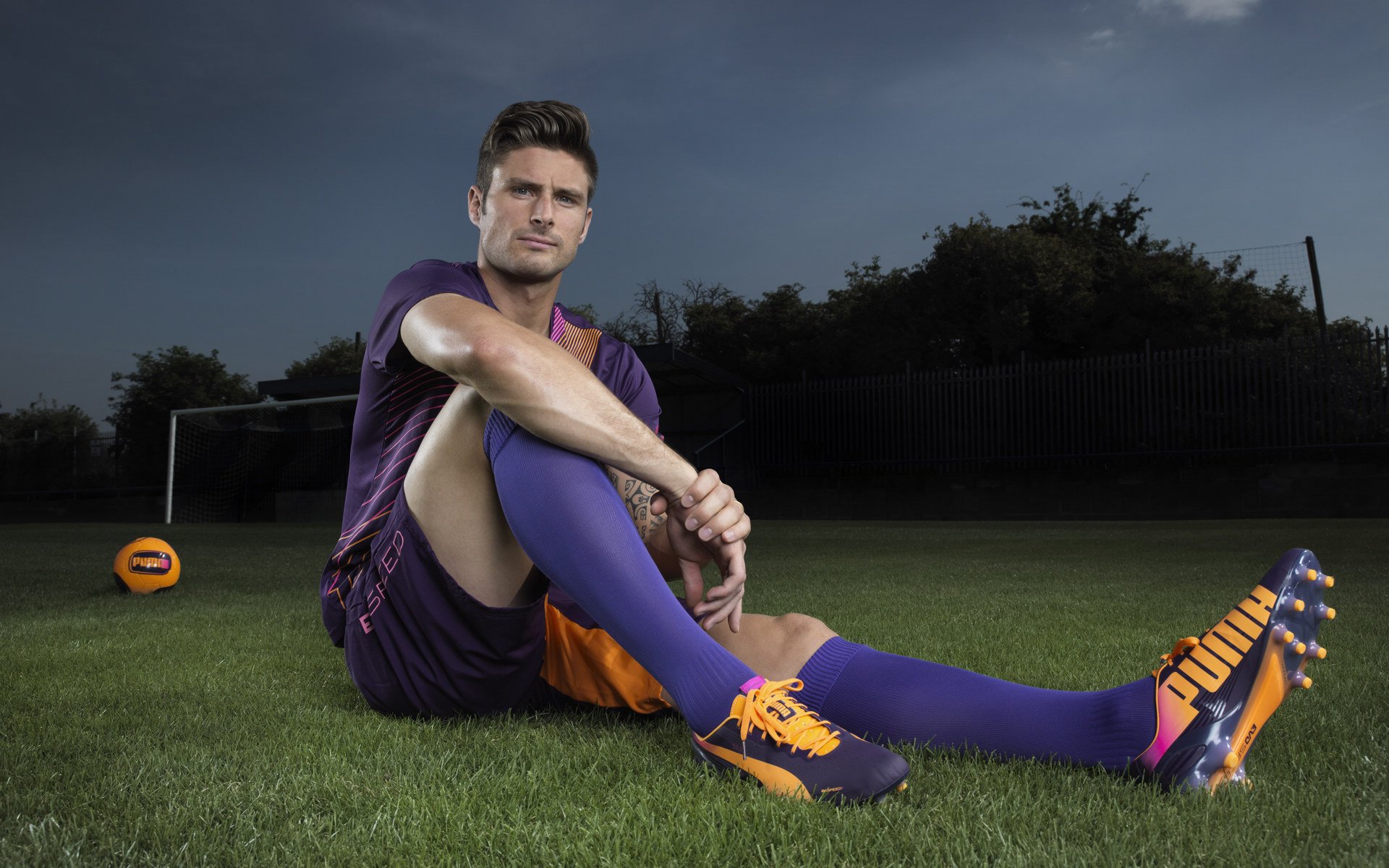 英超争冠之夜,爱德华兹持续制造杀伤,改写剧本的隐形刺客