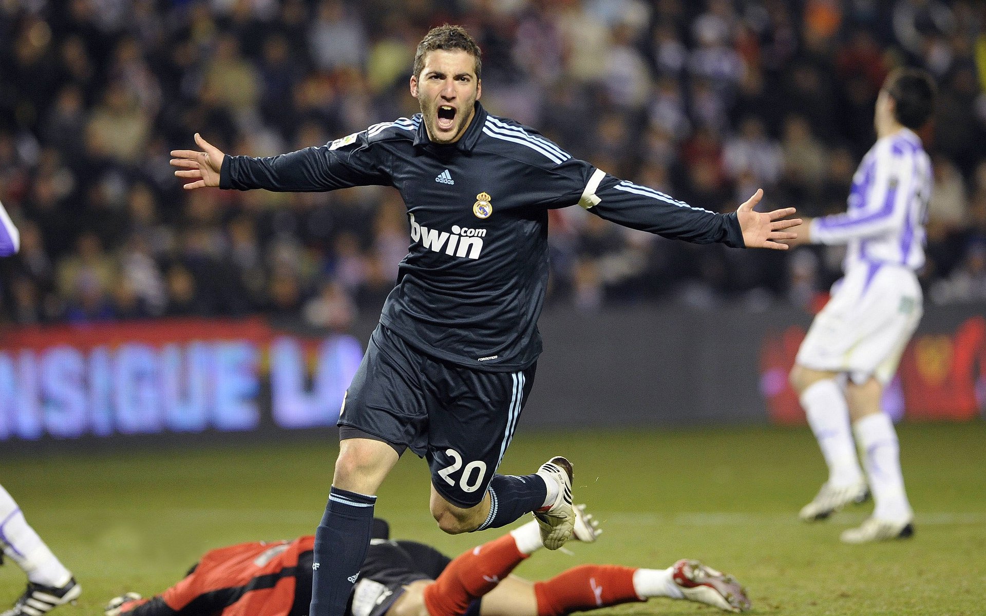 从掘金到世界,爱德华兹的双重征服