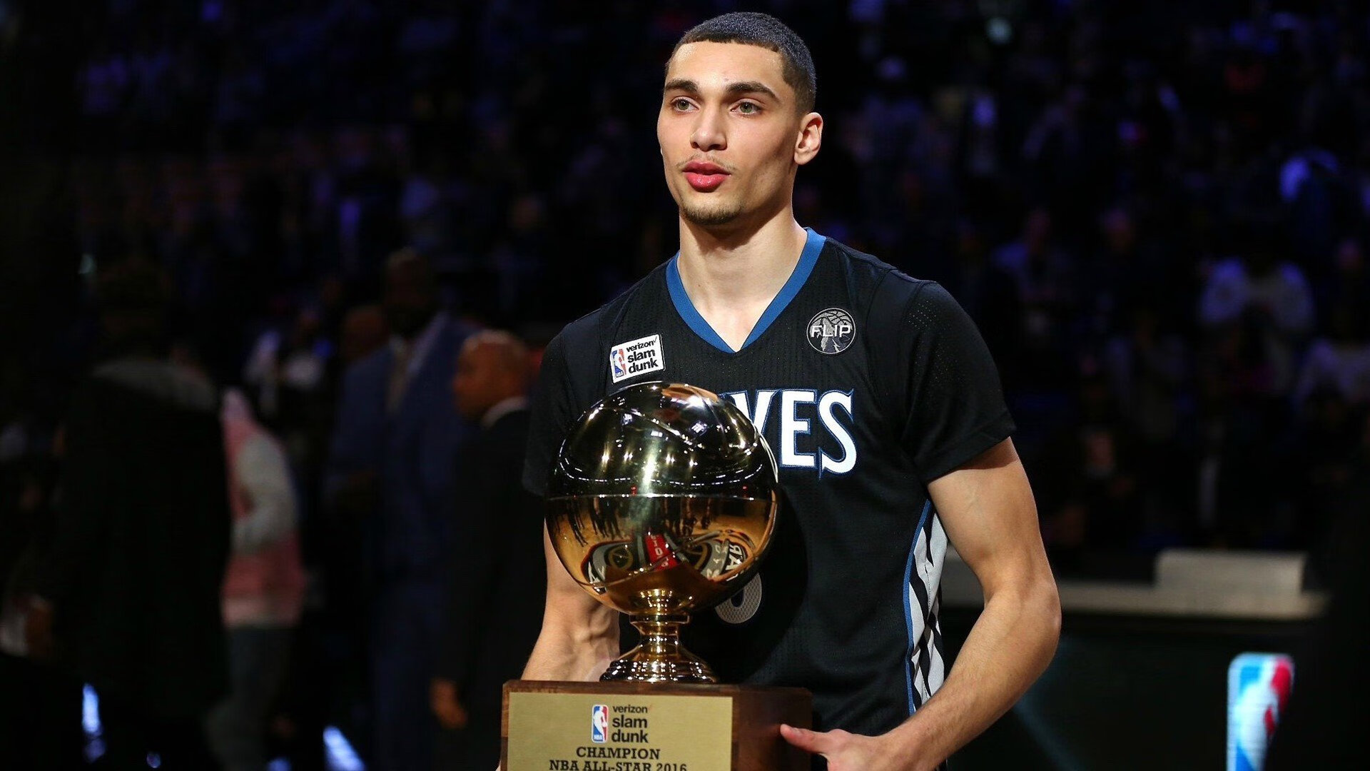 拉亚攻防两端统治,哥斯达黎加险胜巴萨,一场定义现代门将的表演